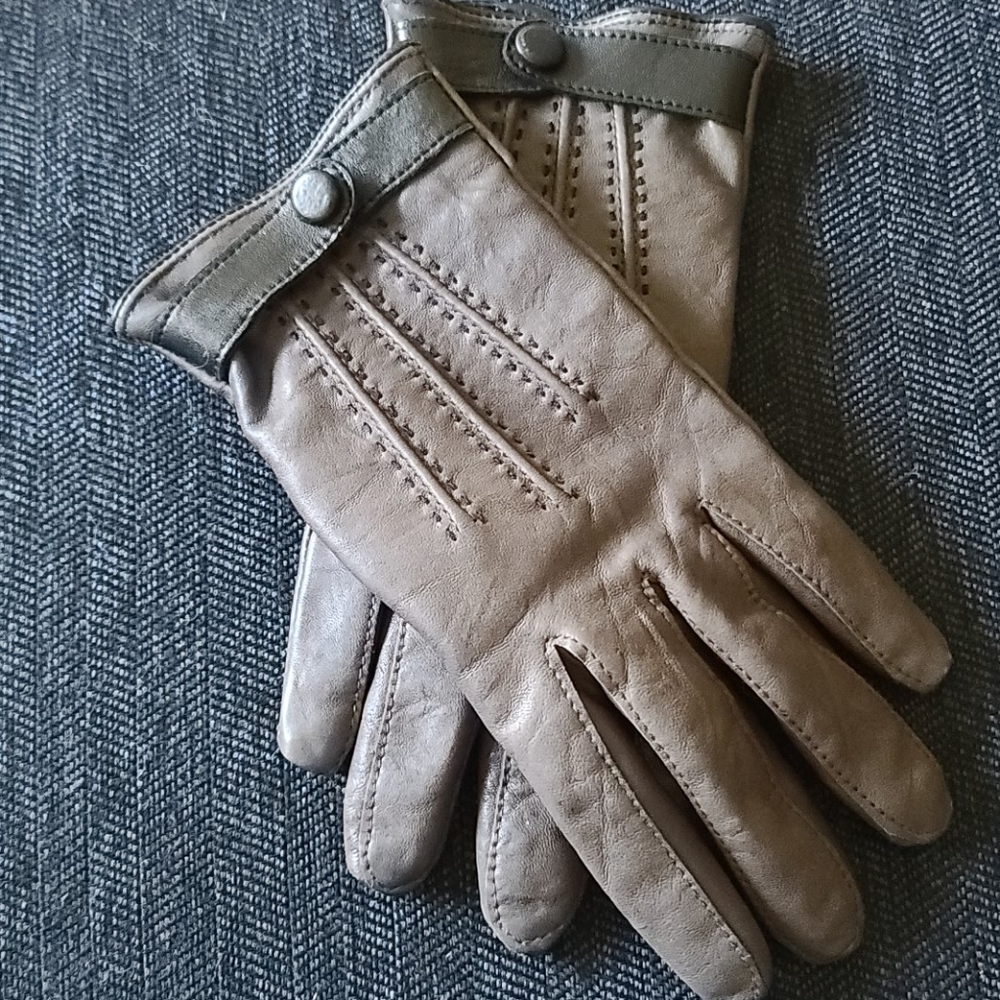 Brown leather gloves